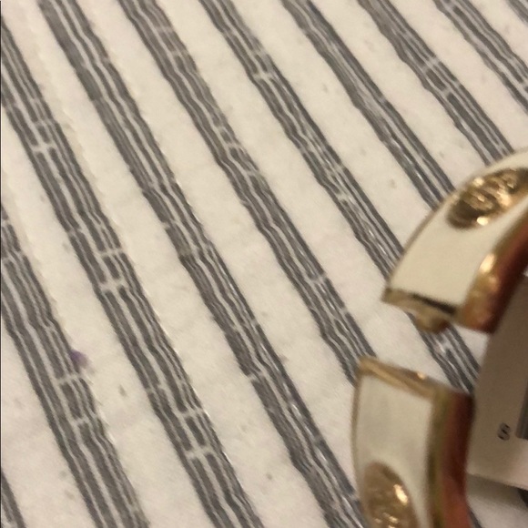 White and gold bangle bracelet - Picture 5 of 5